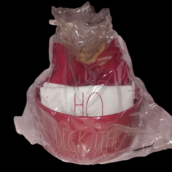 Rae Dunn Deck The Paws 6" Pet Bowl with Bandana & Toys - Picture 8 of 9